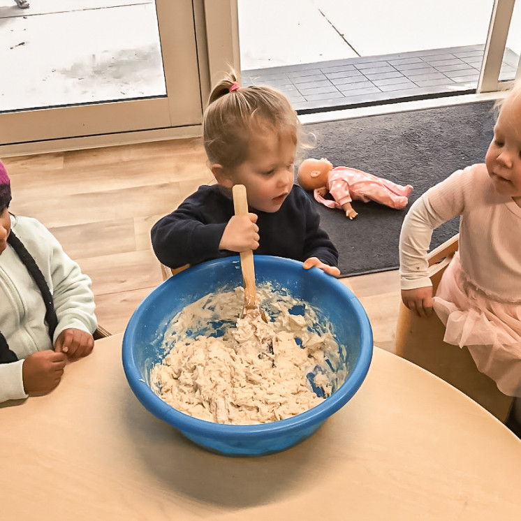 Kids baking at Busy Bees Ashburton