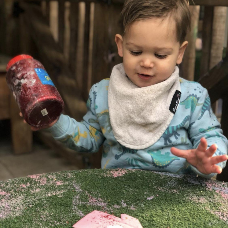 Crafting at Busy Bees Apollo Rosedale Albany Childcare 