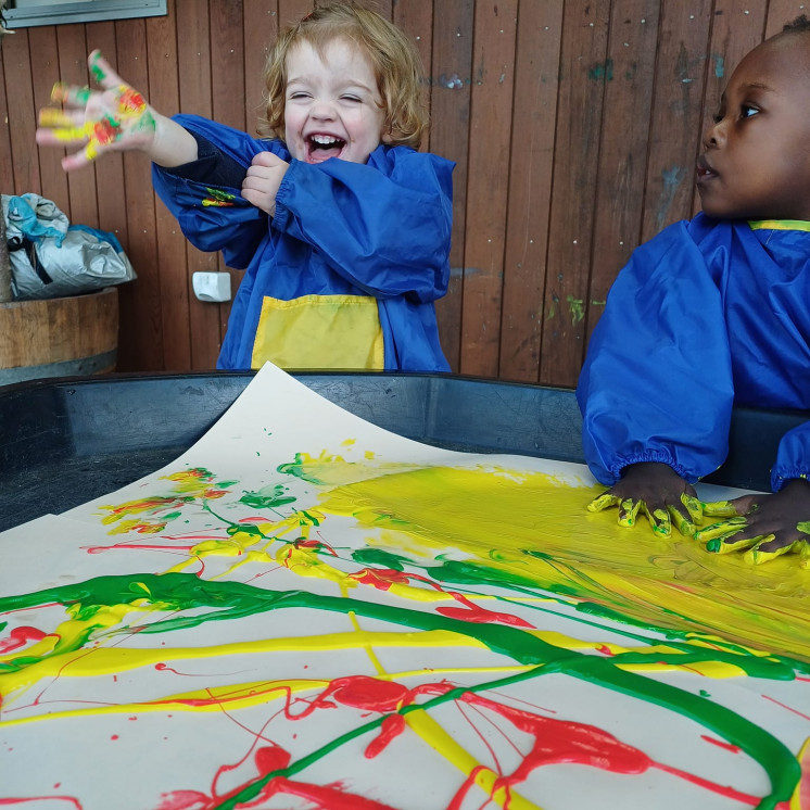 Busy Bees Apollo Rosedale Albany Childcare Painting