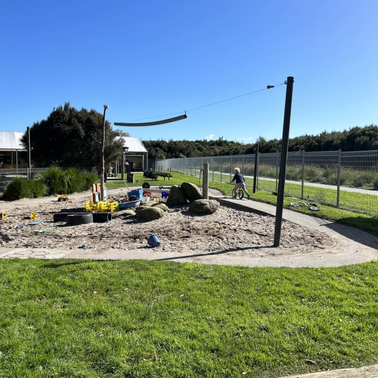 Large outdoor play spaces - Busy Bees Cambridge 