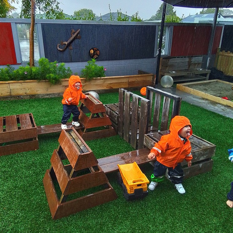 Busy Bees Manchester St playground in the rain
