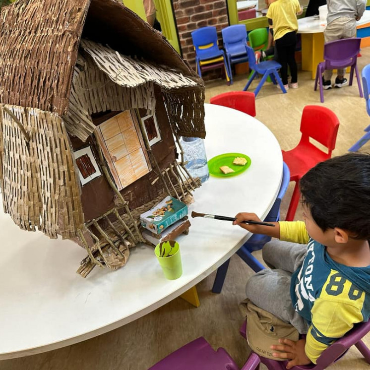 Interesting crafts and experiments at Busy Bees Ormiston Road