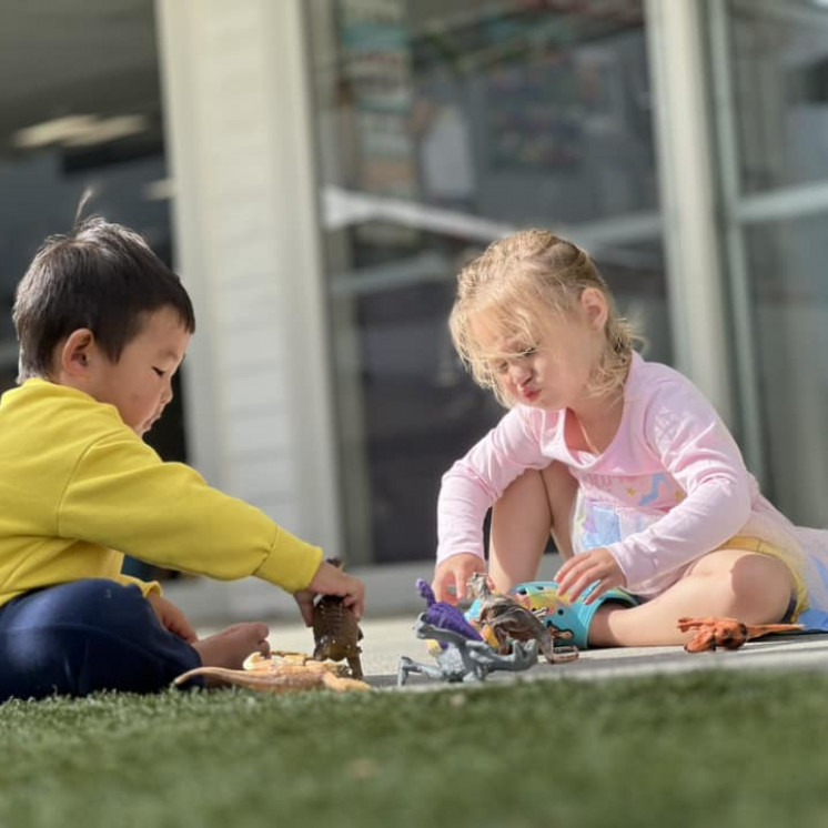 Imaginary play with dinosaurs at Busy Bees Ormiston Road