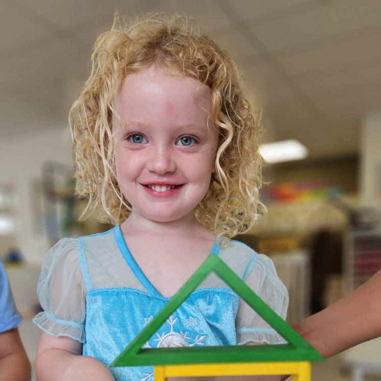 Busy Bees Te Kauwhata Little girl building 