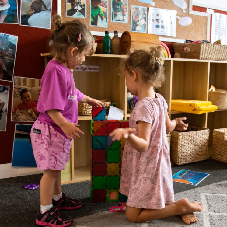 Busy Bees Wellington Street creating with magnetic tiles