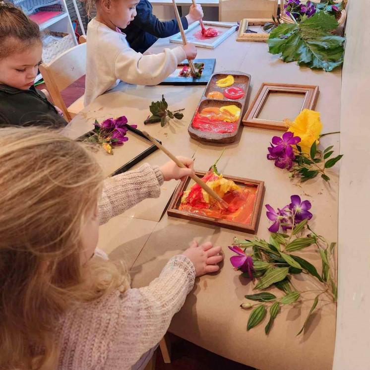 Arts and Crafts in preschool room with natural resources at Busy Bees Whau Valley 