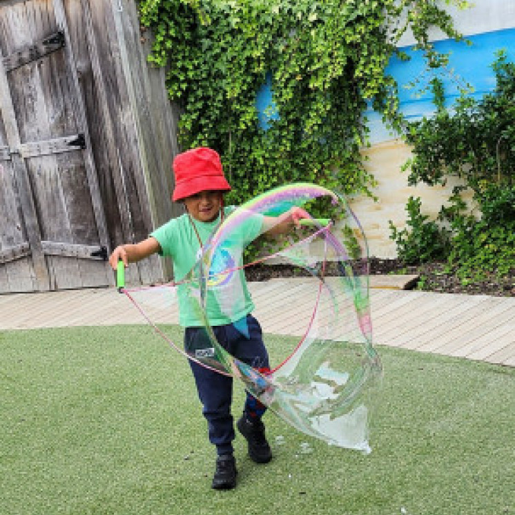 Busy Bees Hardy Street sensory play with bubbles