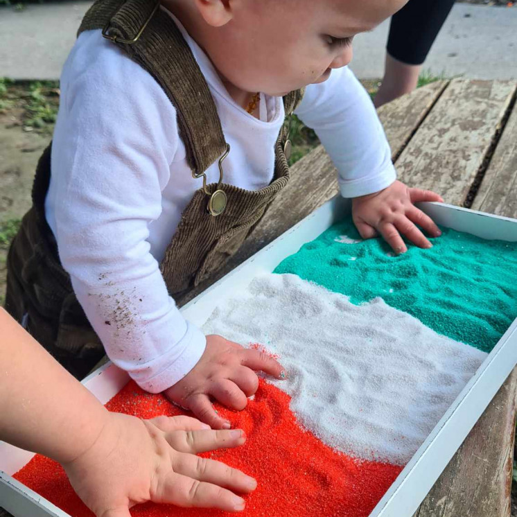 House of Wonder Chartwell Baby doing messy sensory play 