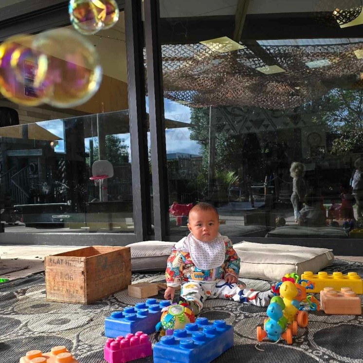 baby playing with blocks at Busy Bees Tairāwhiti childcare in Gisborne